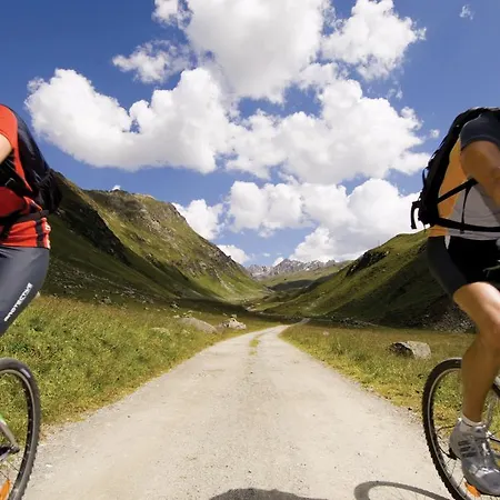 Haus Schnetzer Appartamento *